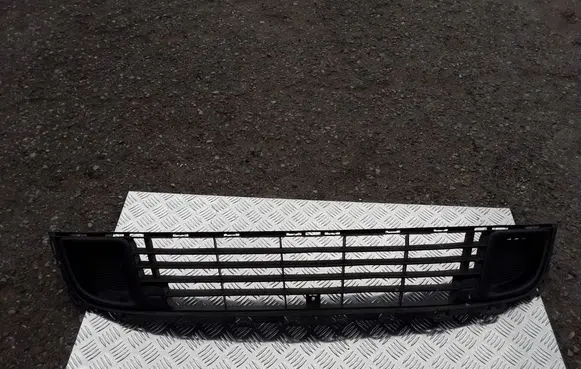 Citroen C5 Front bumper upper radiator grill 9681052677