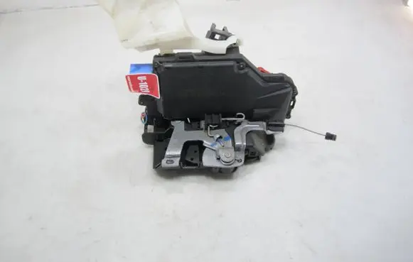 Volkswagen Golf VI Rear door lock 7L0839015D