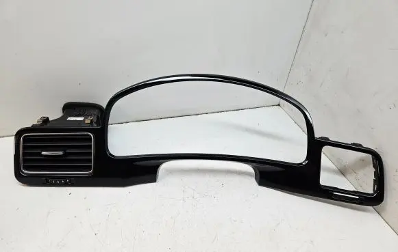 Volkswagen Touareg II Dashboard trim 7P1857189B