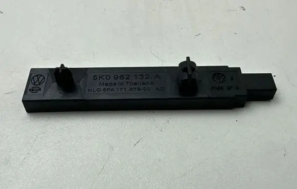 Audi A3 S3 8V Aerial antenna amplifier 5K0962132A