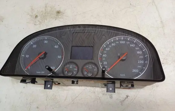 Volkswagen Touran I Speedometer (instrument cluster) 1T0920862A V0003000