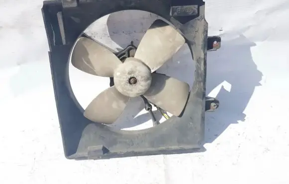 Mazda 323 F Radiator cooling fan shroud
