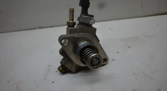 Audi A3 S3 8V Fuel injection high pressure pump 04E127026AA