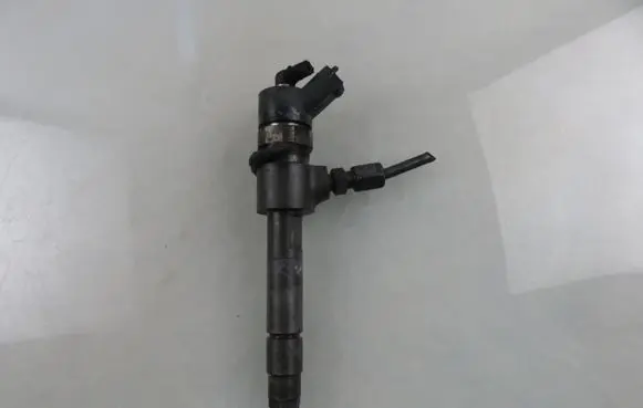 Opel Vectra C Fuel injector 0445110165