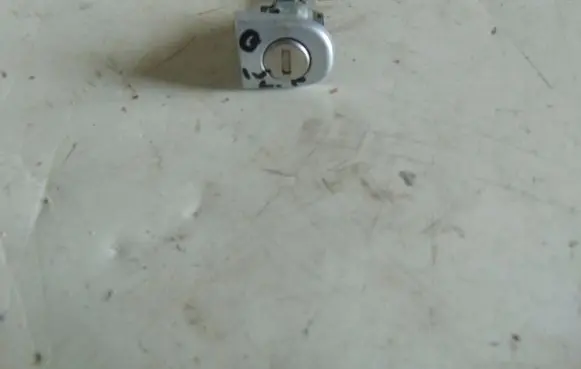 Volkswagen Golf IV Front door lock (next to the handle) 3V1800375R