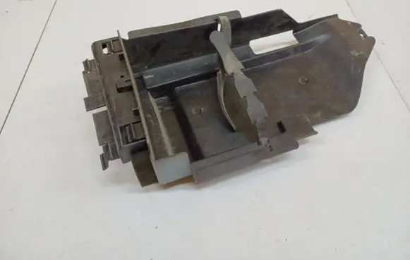Volkswagen PASSAT B5 Battery box tray 3B9867706