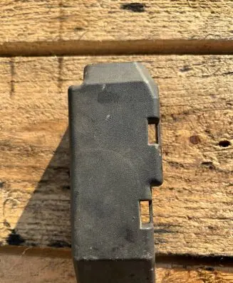Opel Astra J Fuse box cover 13302322