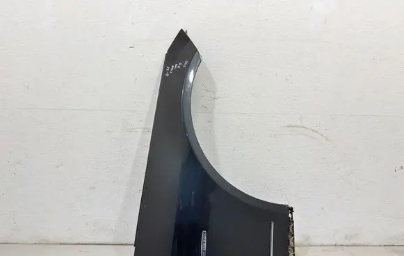 Mercedes-Benz E C207 W207 Fender