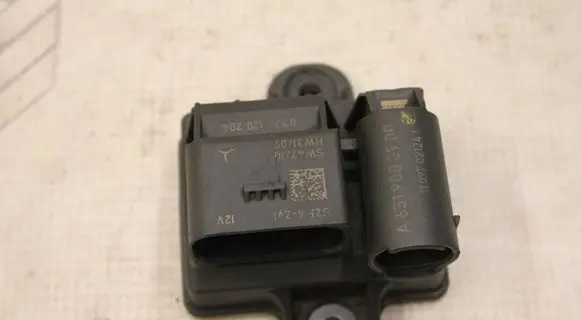 Mercedes-Benz C W204 Glow plug pre-heat relay A6519000900 0522120204
