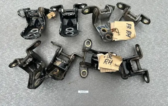 Nissan Patrol Y61 Rear door hinge set 824012J000
