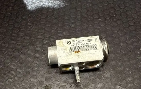 BMW 5 E60 E61 Air conditioning (A/C) expansion valve R134A
