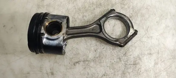 Subaru Legacy Piston with connecting rod