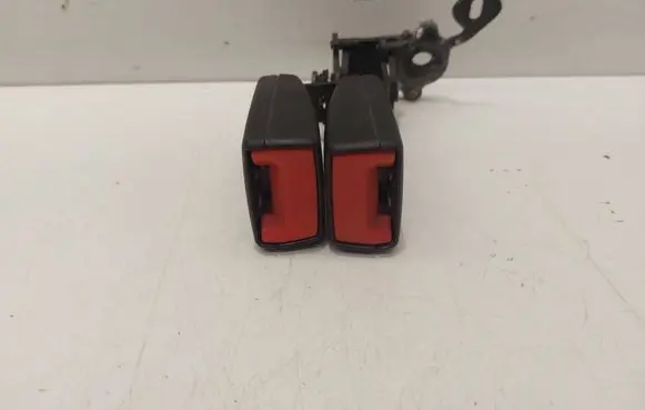 Volkswagen Golf VII Middle seatbelt buckle (rear) 8V0857739A 04032016