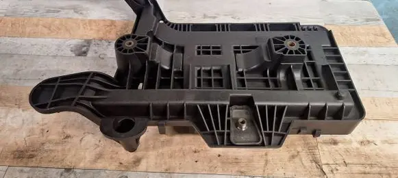 Volkswagen PASSAT B6 Battery box tray 1K0915333B 1K0915333