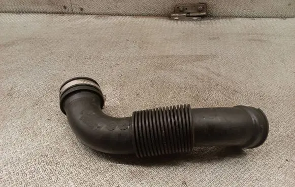 Ford Focus Air intake duct part CV619C623AC