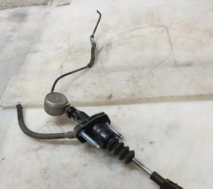 Opel Zafira A Clutch master cylinder 90581565
