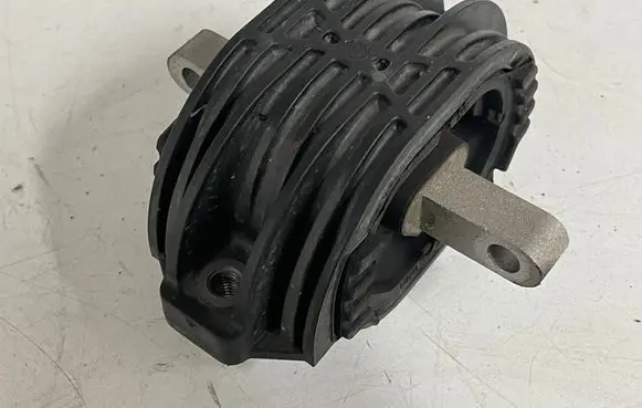 BMW 7 F01 F02 F03 F04 Gearbox mount 6775908