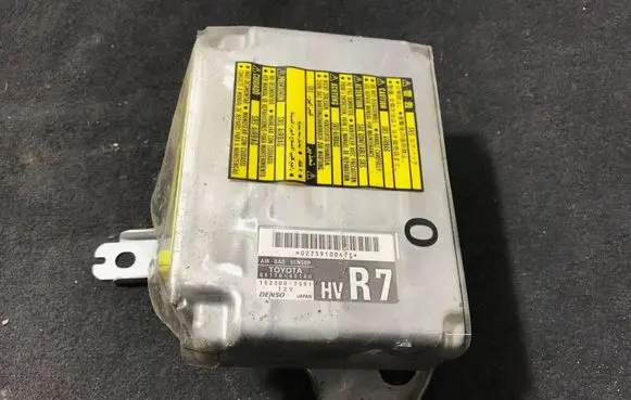 Lexus RX 330 - 350 - 400H Airbag control unit/module 8917048140