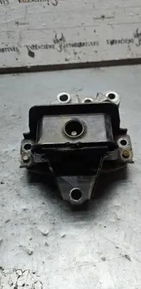 Mitsubishi Outlander Engine mount bracket 