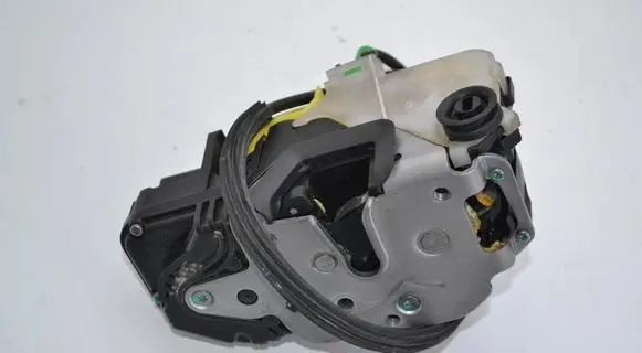 Citroen C3 Picasso Rear door lock 13503179
