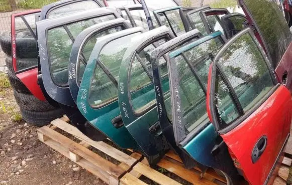 Hyundai Elantra Rear door