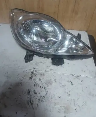 Peugeot 107 Headlight/headlamp 811100H030 89033104 17602A011