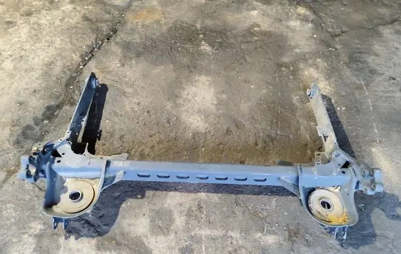 Renault Trafic III (X82) Rear axle beam 