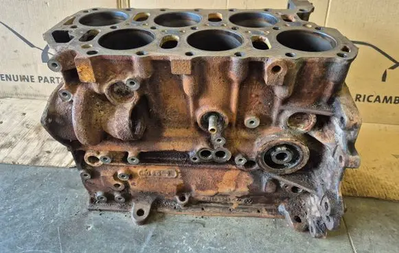 Volkswagen Golf III Engine block 021103021C VR6