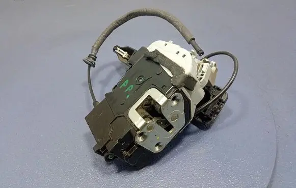 Hyundai ix20 Front door lock 813201K020