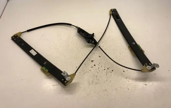 Front window lifting mechanism without motor