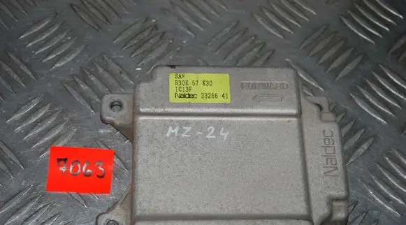 Mazda 323 F Airbag control unit/module B30E57K30
