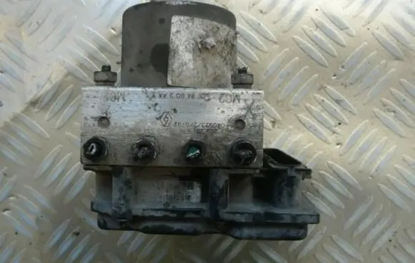 Renault Scenic II - Grand scenic II ABS Pump 84B02AAY1