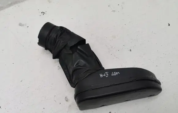 Hyundai Lantra II Air intake duct part