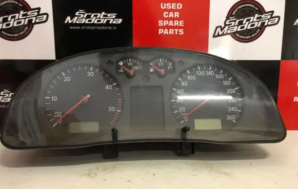 Volkswagen PASSAT B5 Speedometer (instrument cluster) 3B0920800A