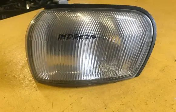 Subaru Impreza I Front indicator light 