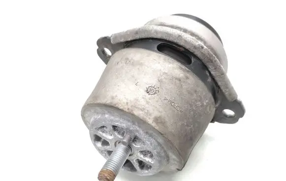 Engine mount bracket