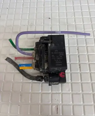 Audi Q7 4L Air suspension valve block 15152400082