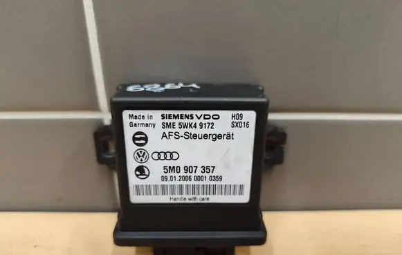 Volkswagen PASSAT B6 Light module LCM 5WK49172 5M0907357