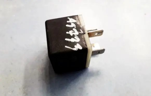 Volkswagen PASSAT B5 Other relay 431951253H