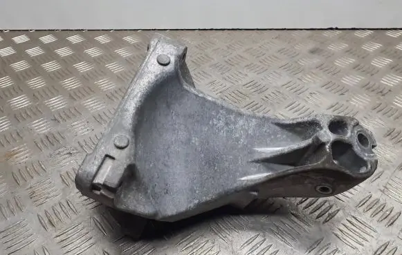 Infiniti Q70 Y51 Engine mounting bracket A6512235104
