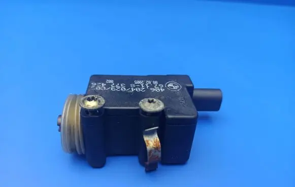 Fuel tank cap lock motor