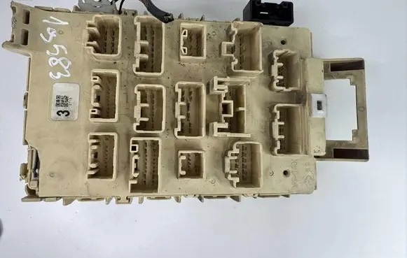 Toyota Yaris Fuse module 2715