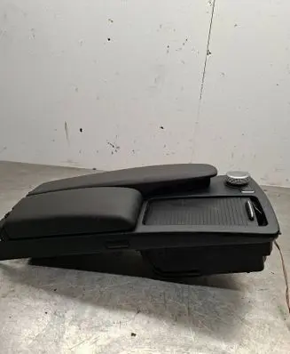 Mercedes-Benz C W204 Armrest A2046800639 0005032510