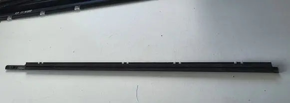 Nissan Qashqai+2 Rubber seal rear door window/glass 
