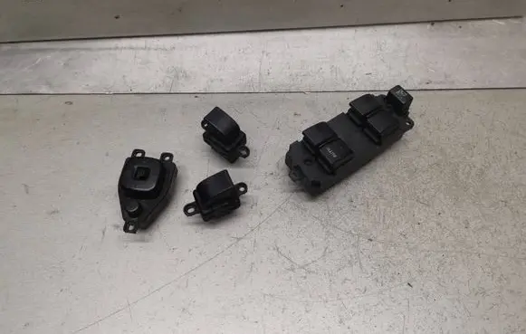 Mazda 2 Electric window control switch 05074535 B25D66600 D39766370