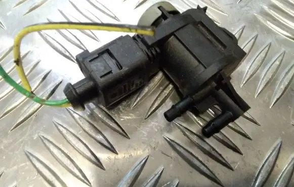 Audi A3 S3 A3 Sportback 8P Turbo solenoid valve 1J0906283C