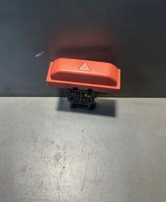 Nissan X-Trail T30 Hazard light switch 06016