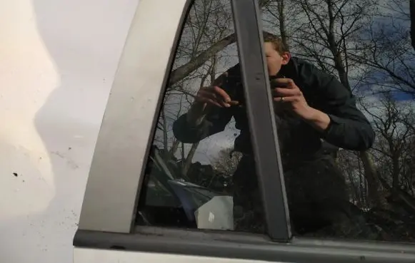 Opel Astra H Rear vent window glass 