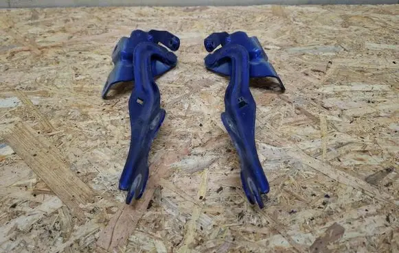 Mazda 5 Engine bonnet/hood hinges 