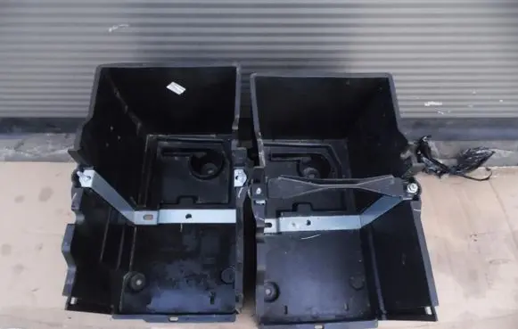 Ford Mondeo Mk III Battery box tray 7878978